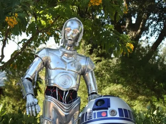 Artificial Intelligence takes over farm labor, replacing weed killers and manual farmworkers.