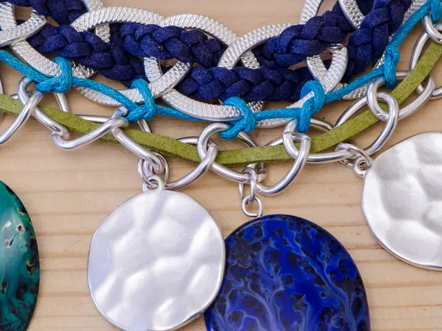 Cracking a Six-Layer Safe with a Single Key Through Brunnian Linkages