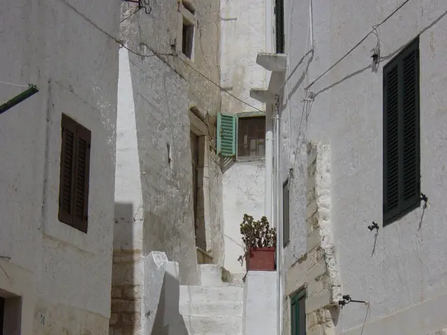 Floating Stairs Spotted in Wormser Pedestrian Zone at Location "K32"