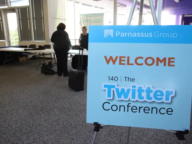 Schedule managers for social media, leaders in 2025