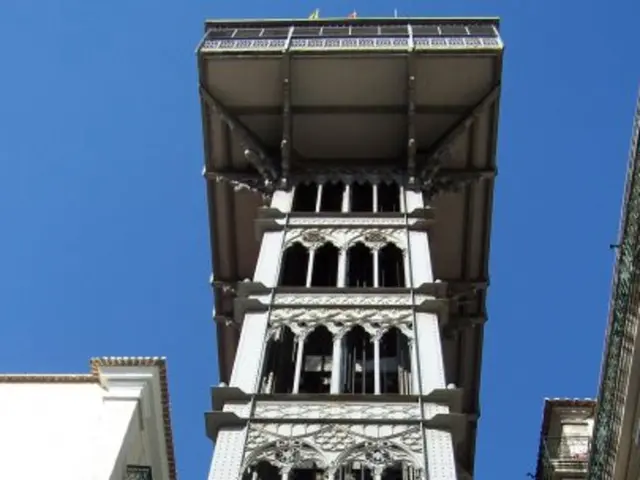 Stunning footage reveals the world splintering apart during the earthquake that occurred in Myanmar...