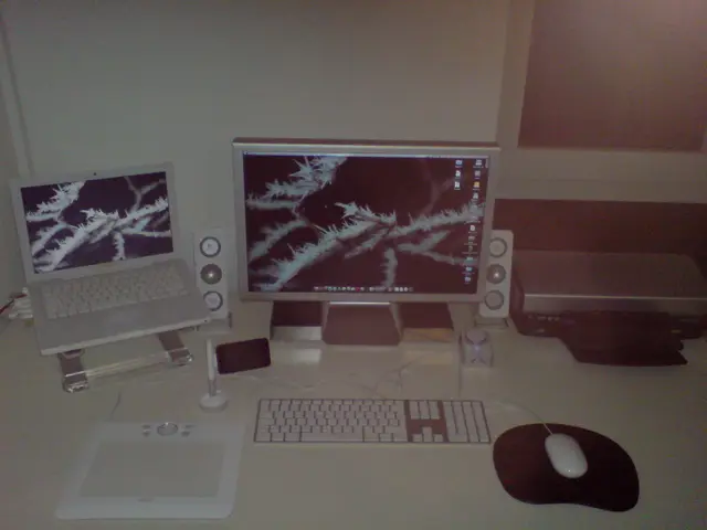 Compact Mac mini dock rejuvenates the Apple Macintosh series, introducing a compact display