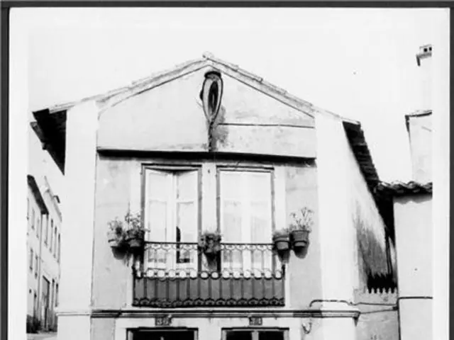 Internet of Things (IoT) Revolutionizing Real Estate: Shaping the Future of Smart Homes