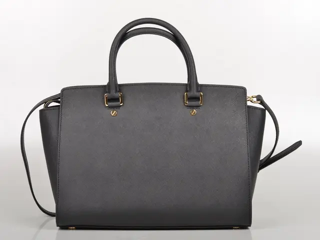 Efficient German Engineering Streamlined for Your Daily Commute: Deuter Amager 25+5