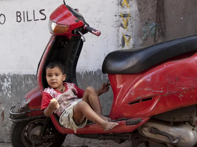 New model Ather 450S unveiled, featuring enhanced battery capacity for 161 kilometers of driving...