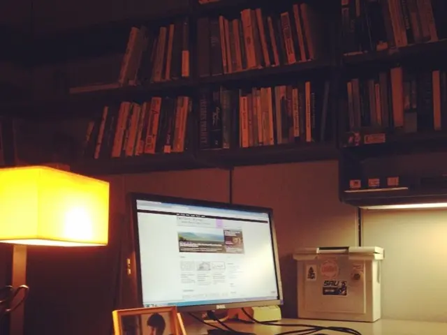 Encourages Reading through Amazon Kindle's Innovative Design